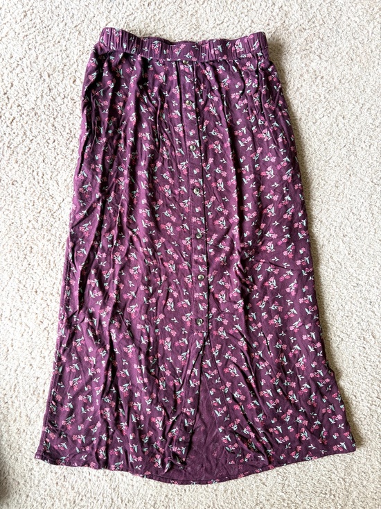 dip Dresses & Skirts - Summery Comfy Floral Purple Skirt with Buttons and Pockets